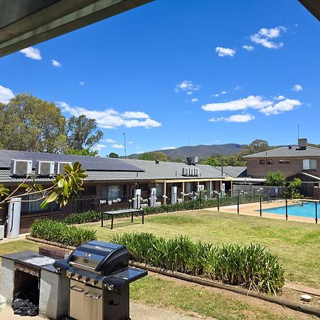 Tumut Valley Motel Pet Friendly Buitenkant foto