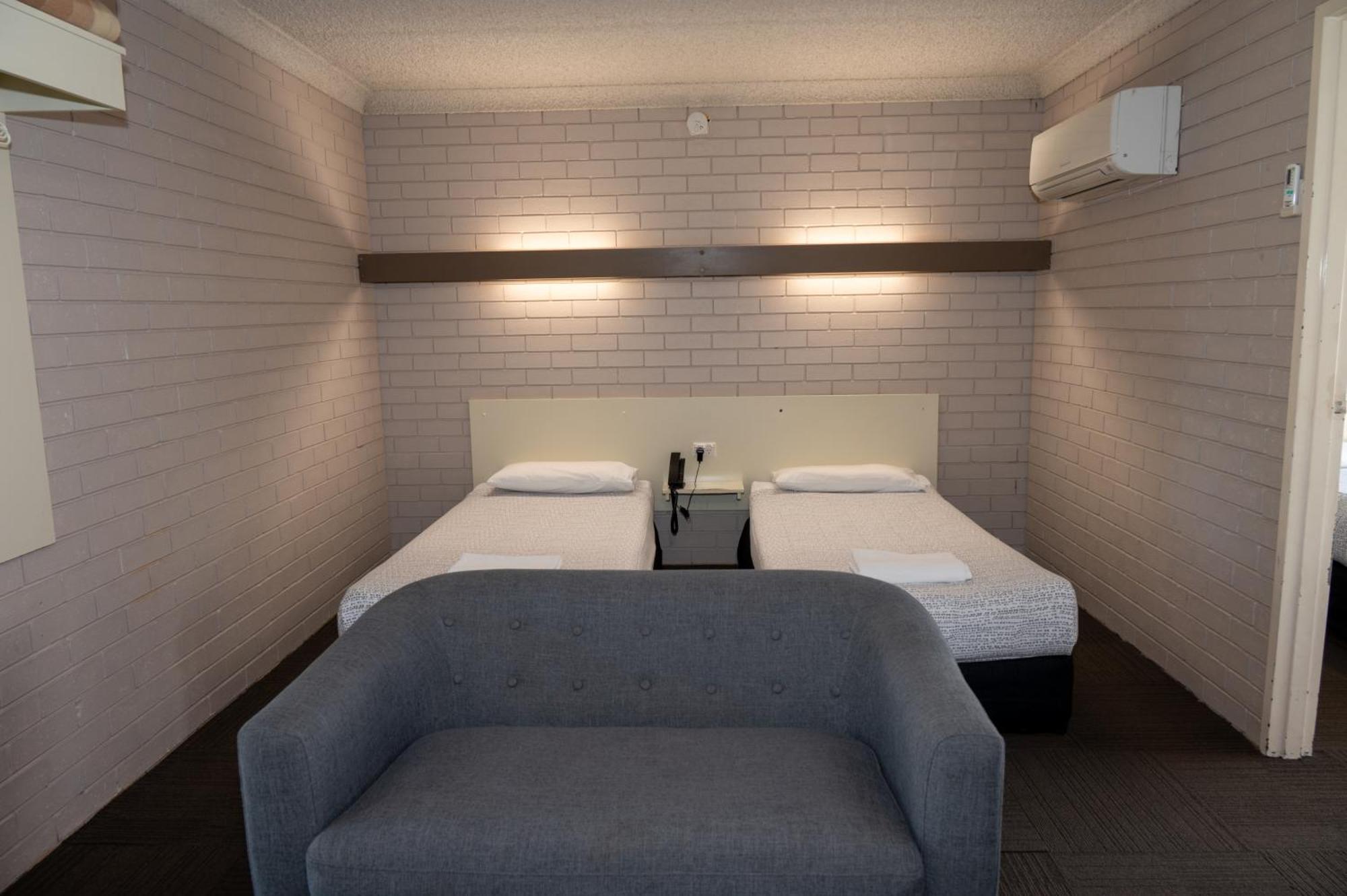 Tumut Valley Motel Pet Friendly Buitenkant foto