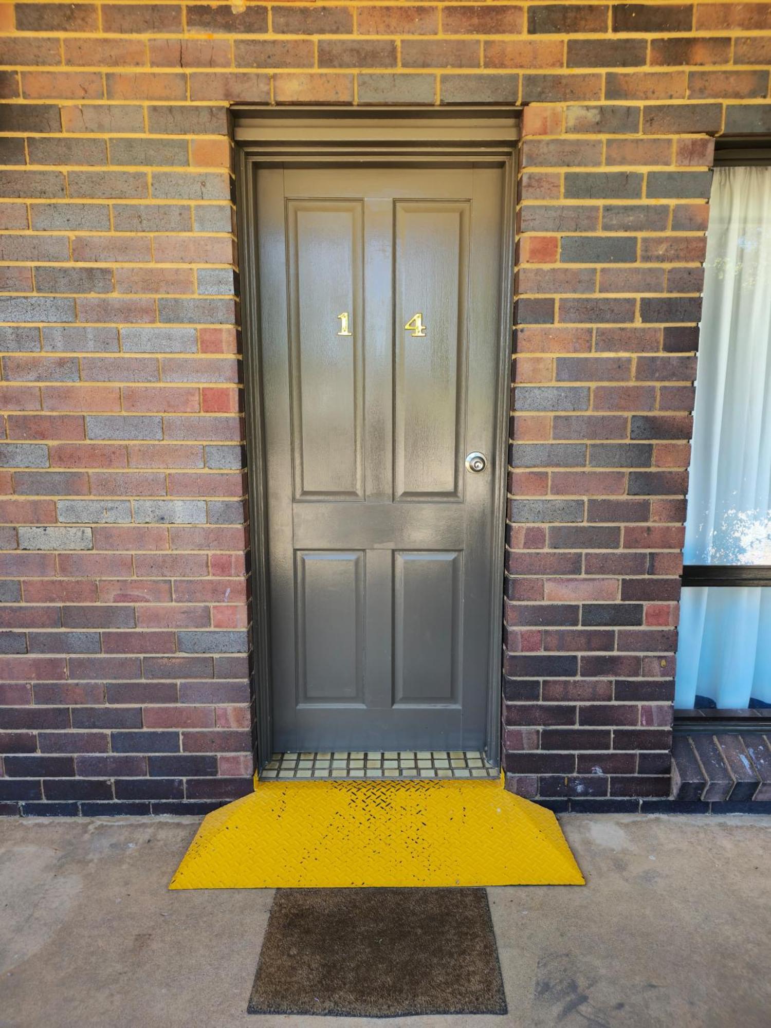 Tumut Valley Motel Pet Friendly Buitenkant foto