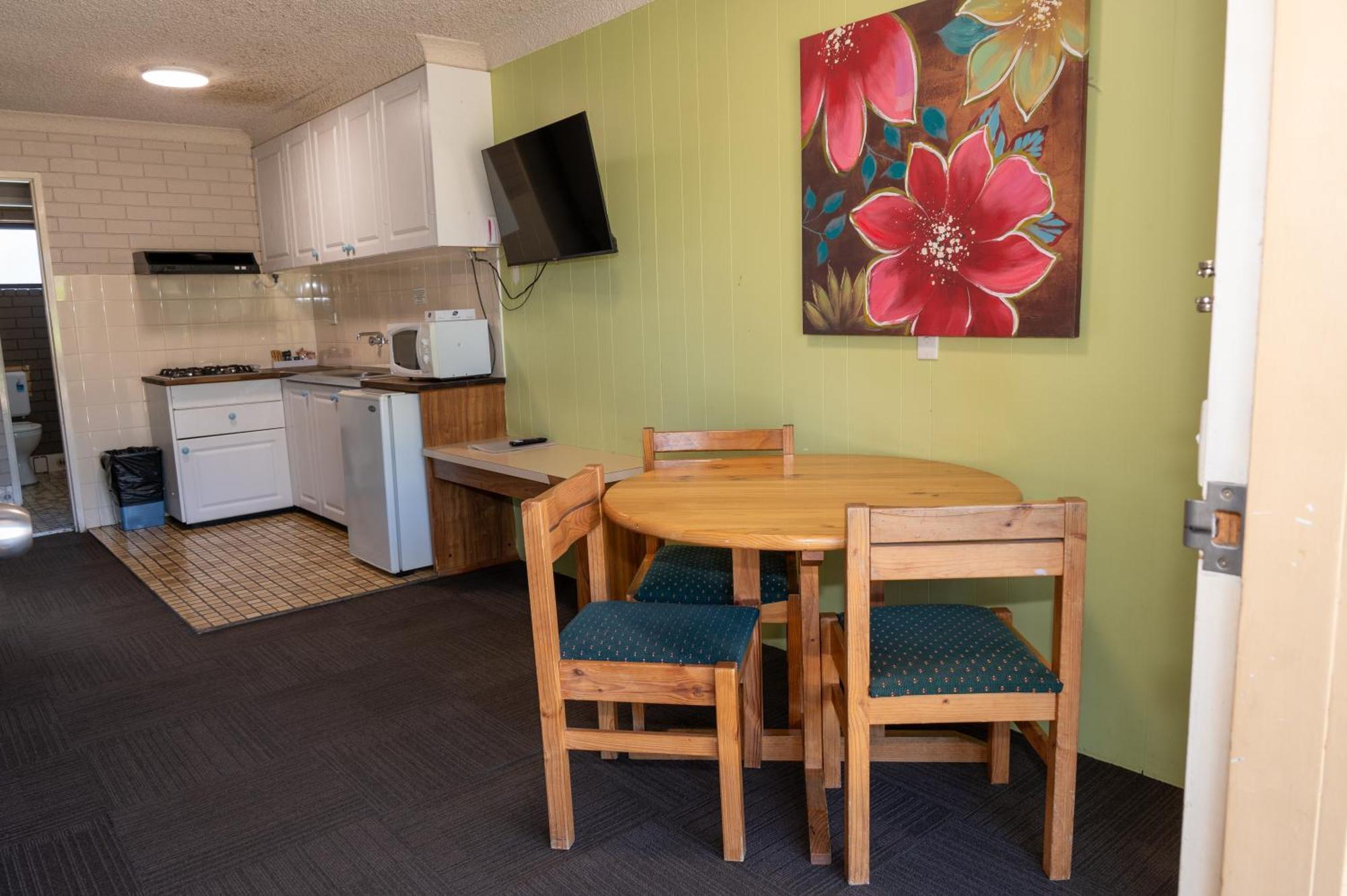 Tumut Valley Motel Pet Friendly Buitenkant foto