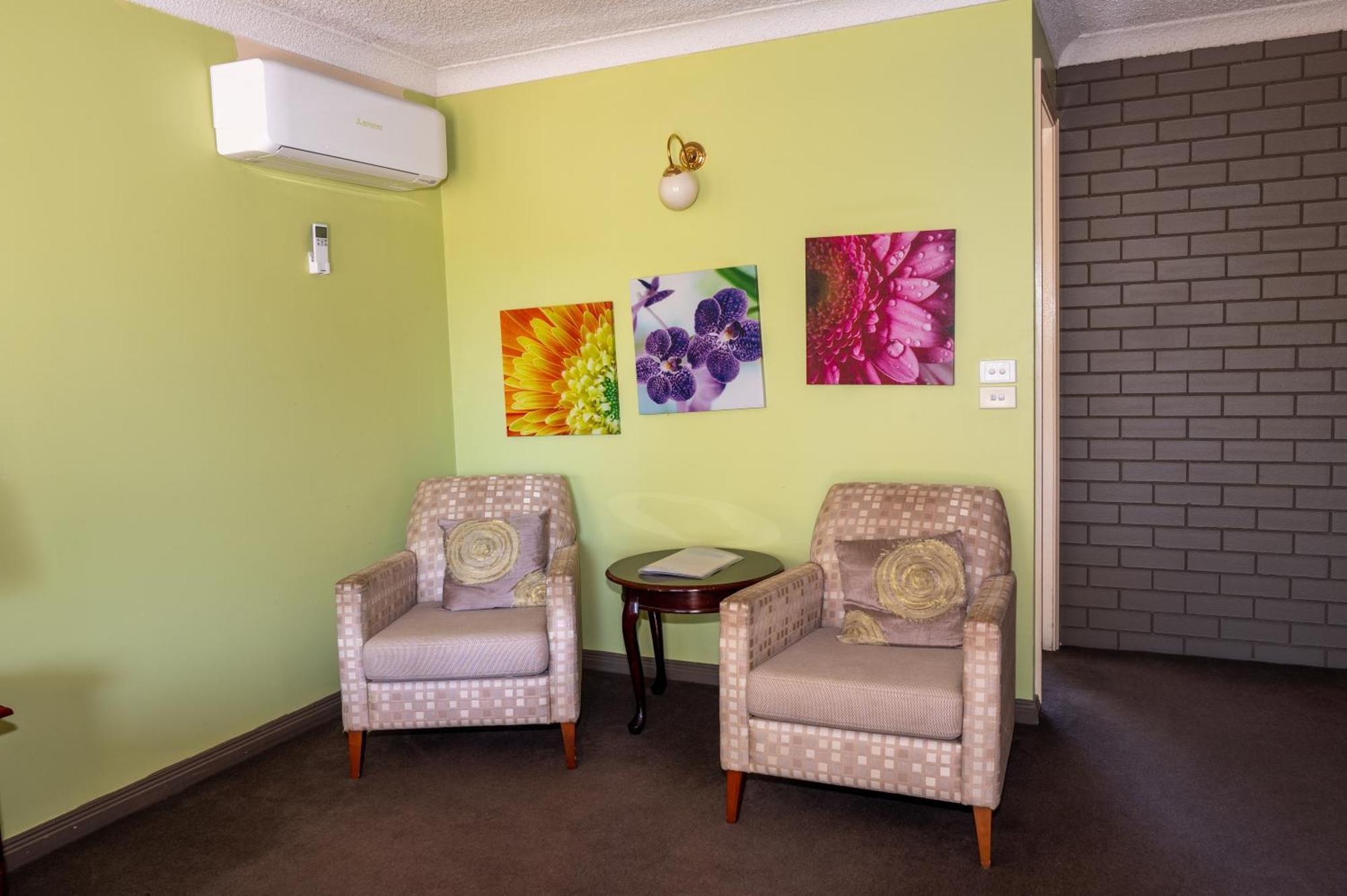Tumut Valley Motel Pet Friendly Buitenkant foto
