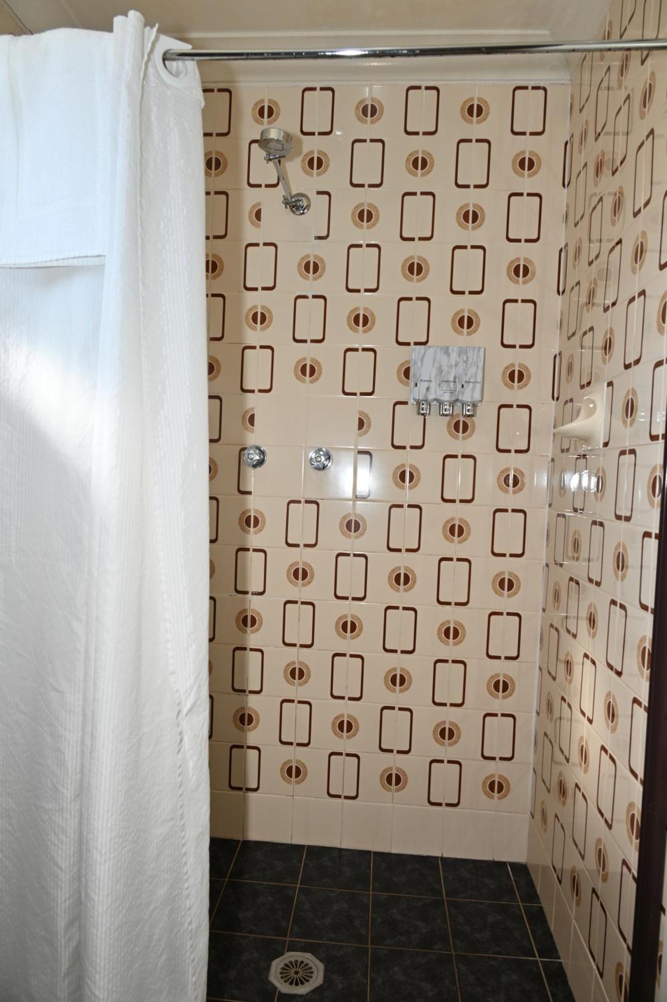 Tumut Valley Motel Pet Friendly Buitenkant foto