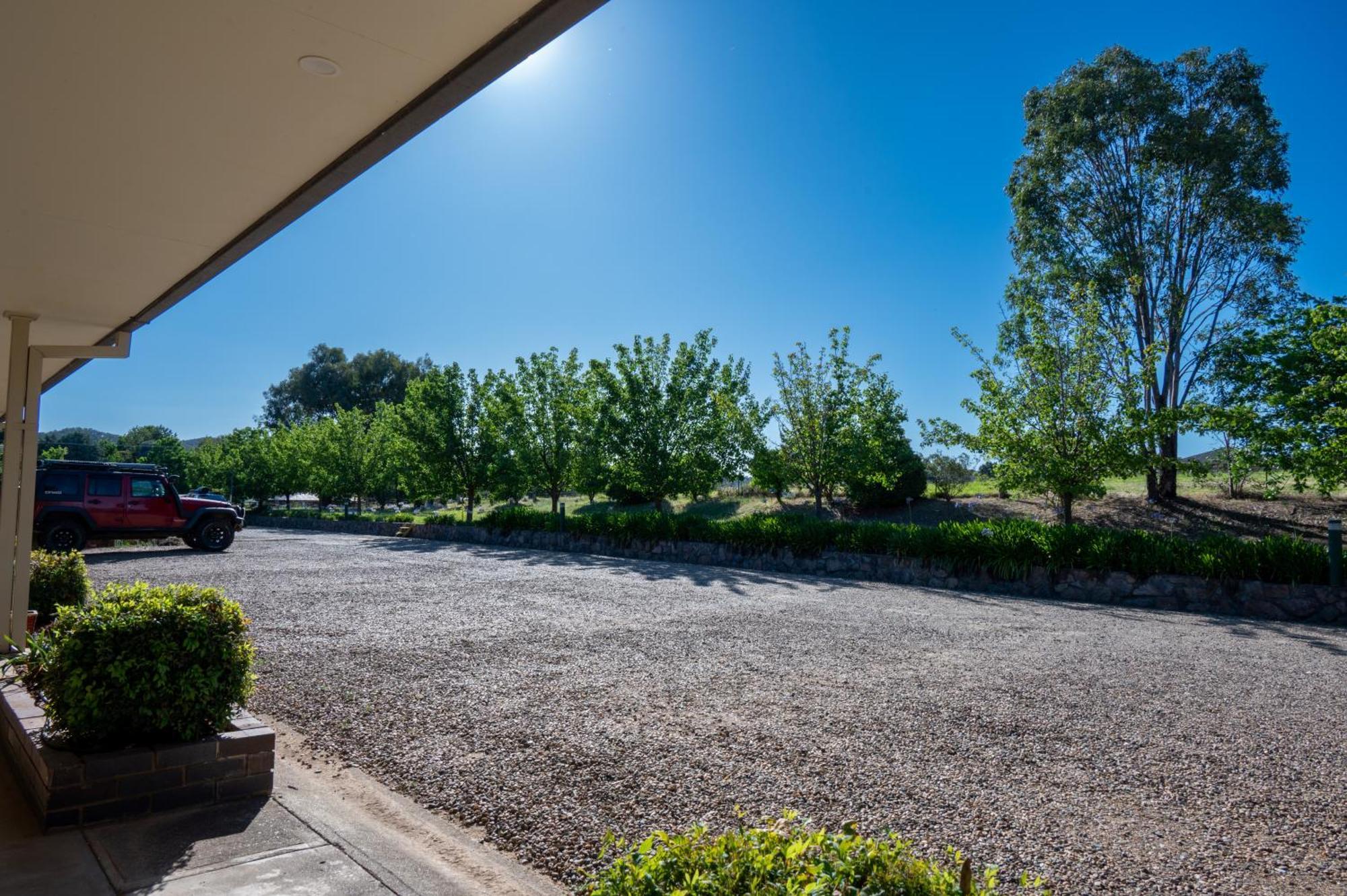 Tumut Valley Motel Pet Friendly Buitenkant foto