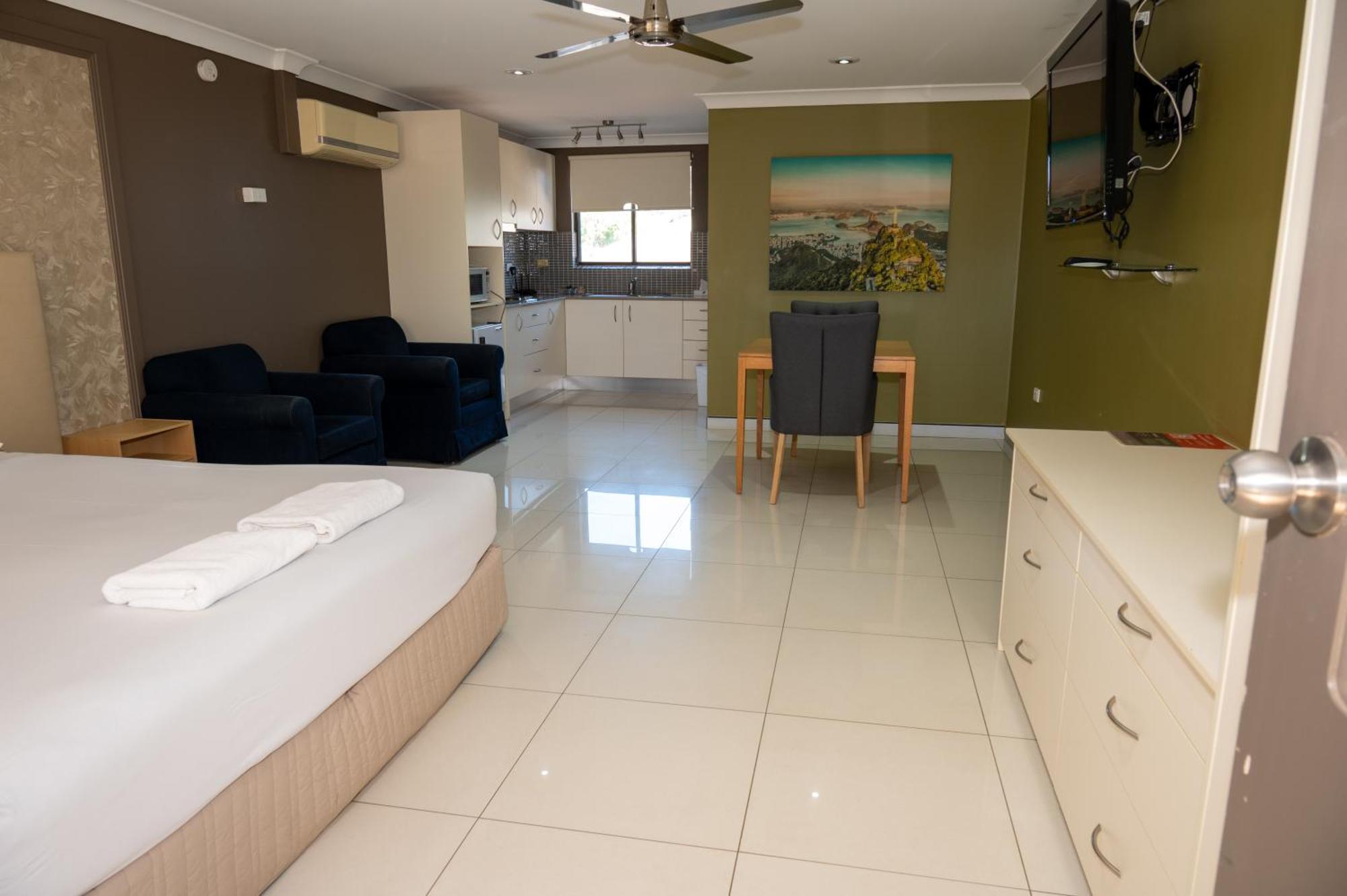 Tumut Valley Motel Pet Friendly Buitenkant foto