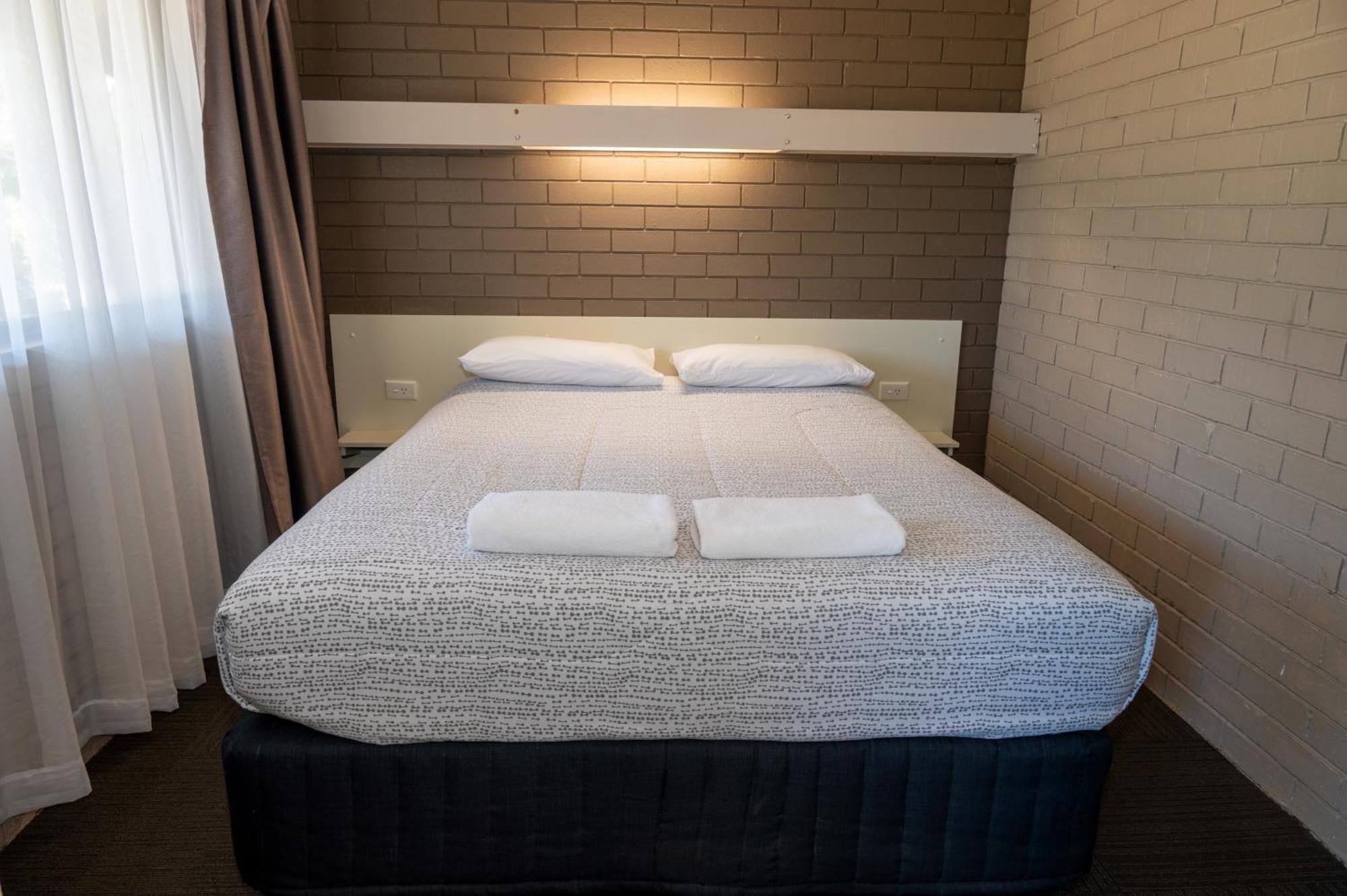 Tumut Valley Motel Pet Friendly Buitenkant foto
