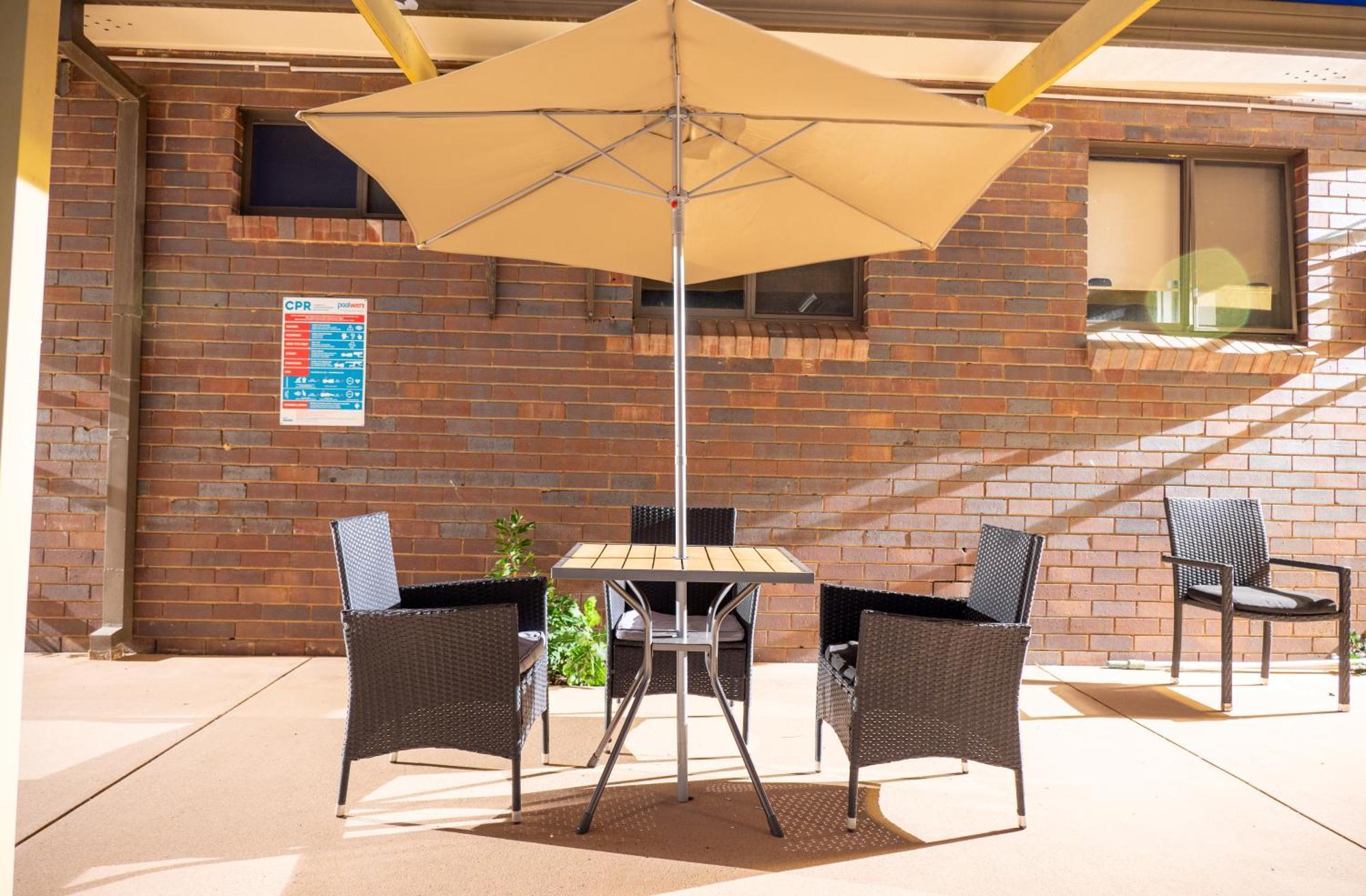 Tumut Valley Motel Pet Friendly Buitenkant foto
