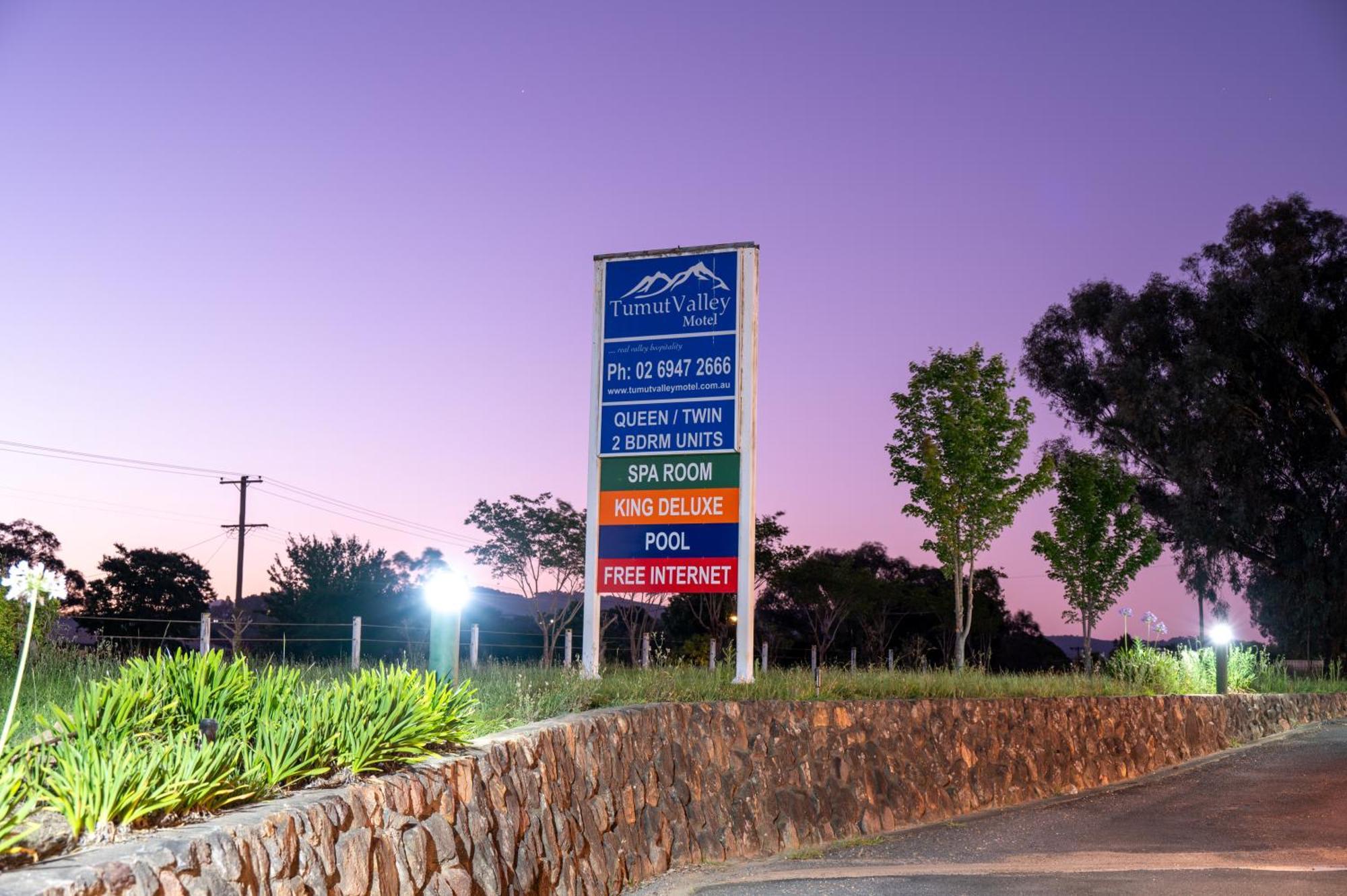Tumut Valley Motel Pet Friendly Buitenkant foto
