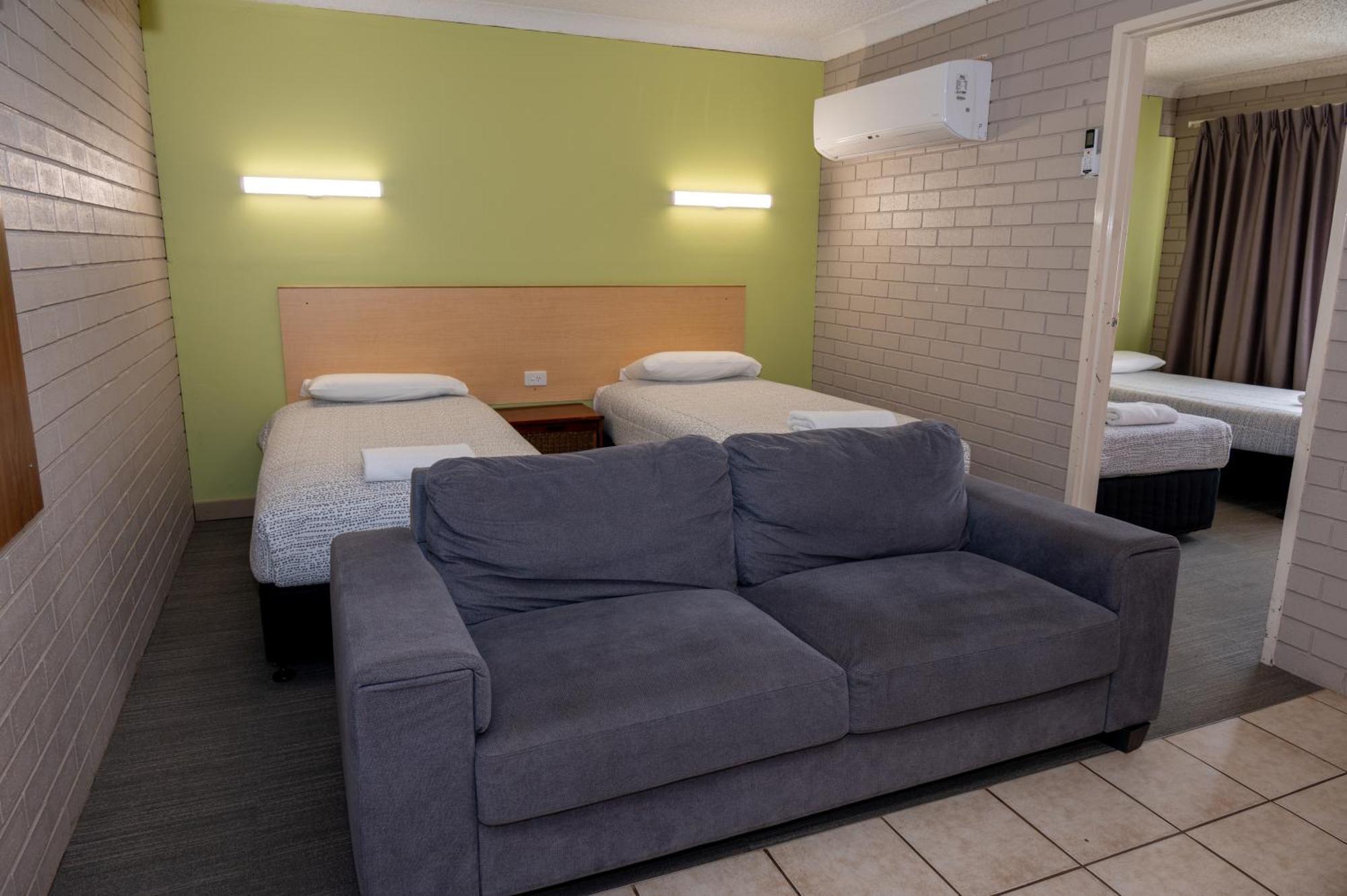 Tumut Valley Motel Pet Friendly Buitenkant foto