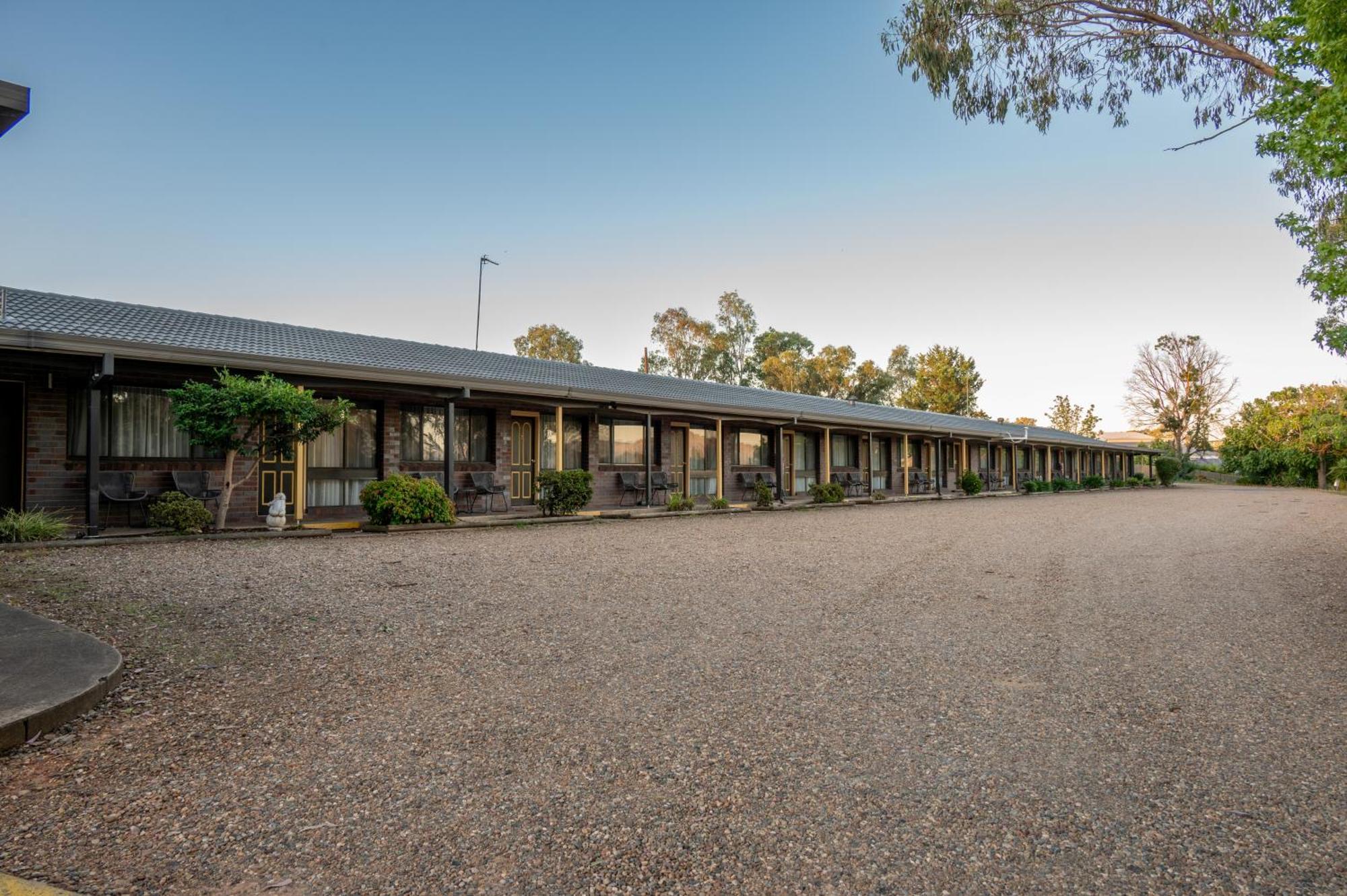 Tumut Valley Motel Pet Friendly Buitenkant foto