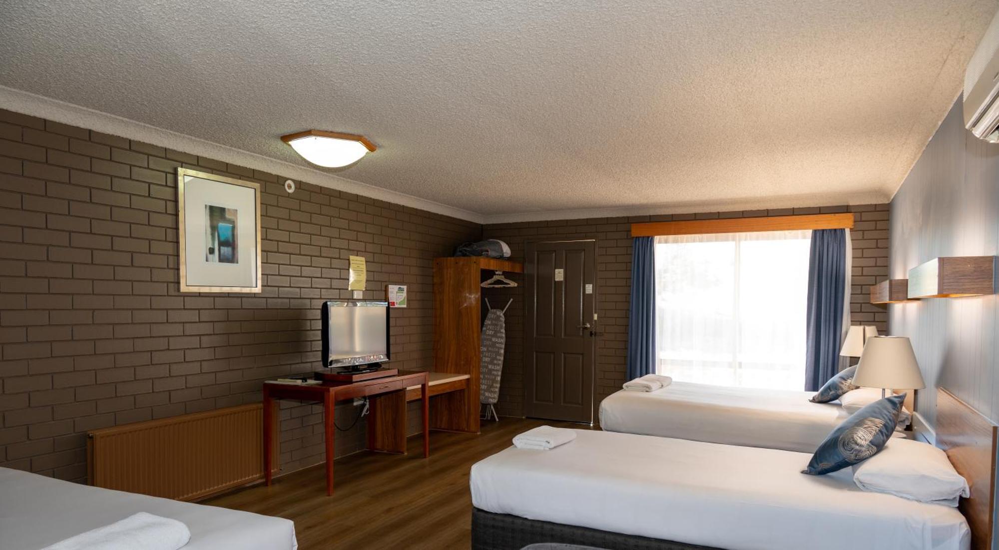 Tumut Valley Motel Pet Friendly Buitenkant foto