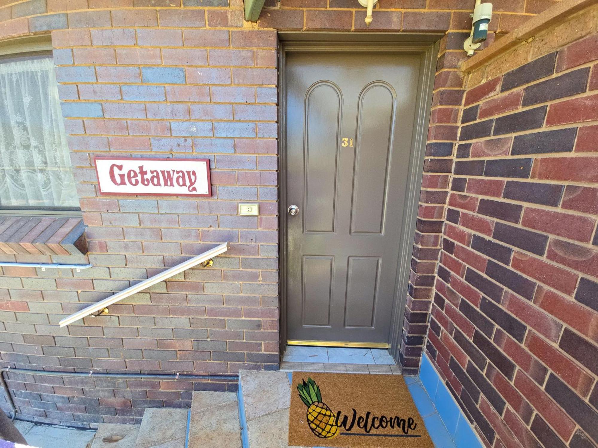 Tumut Valley Motel Pet Friendly Buitenkant foto