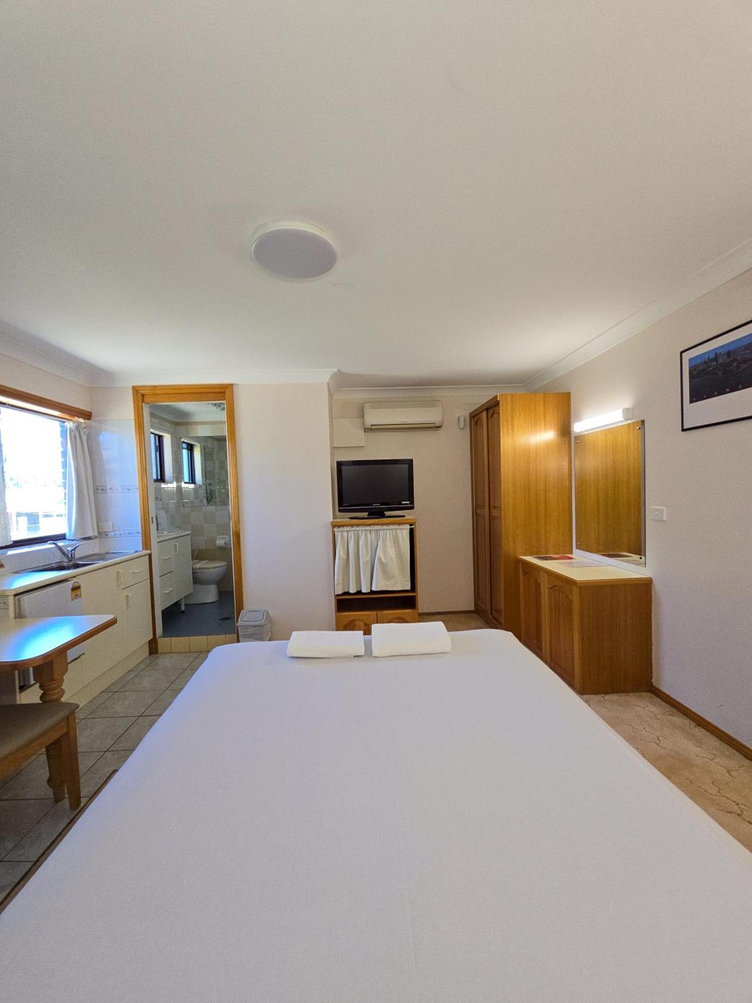 Tumut Valley Motel Pet Friendly Buitenkant foto
