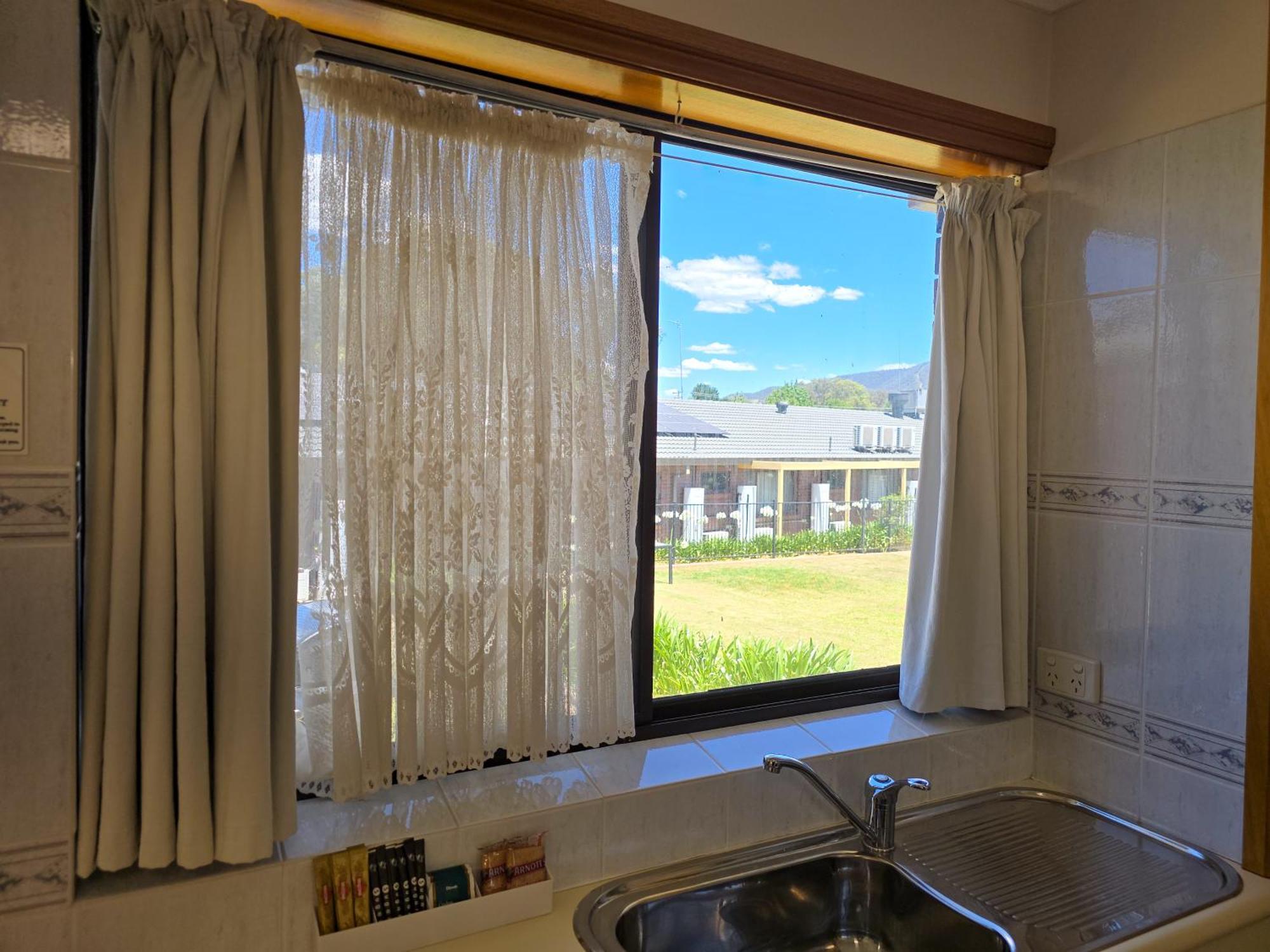 Tumut Valley Motel Pet Friendly Buitenkant foto