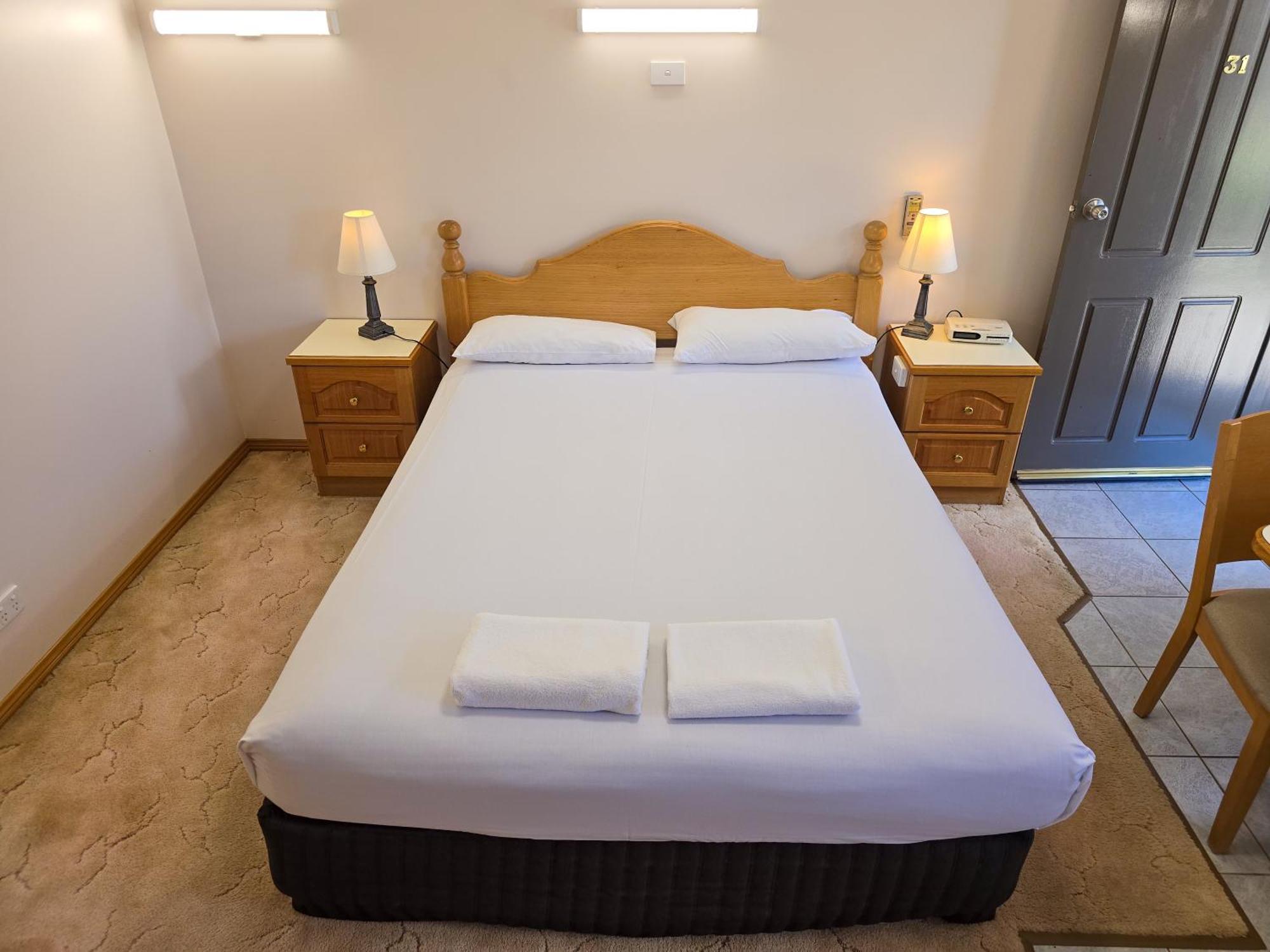 Tumut Valley Motel Pet Friendly Buitenkant foto