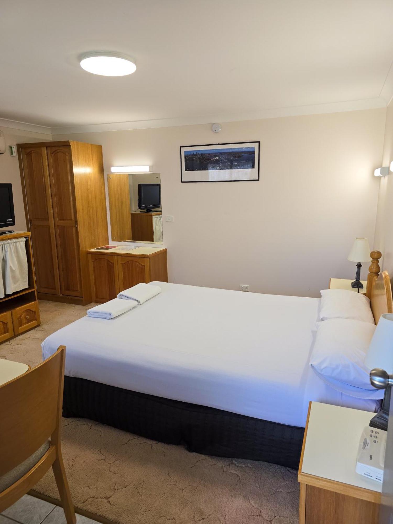 Tumut Valley Motel Pet Friendly Buitenkant foto