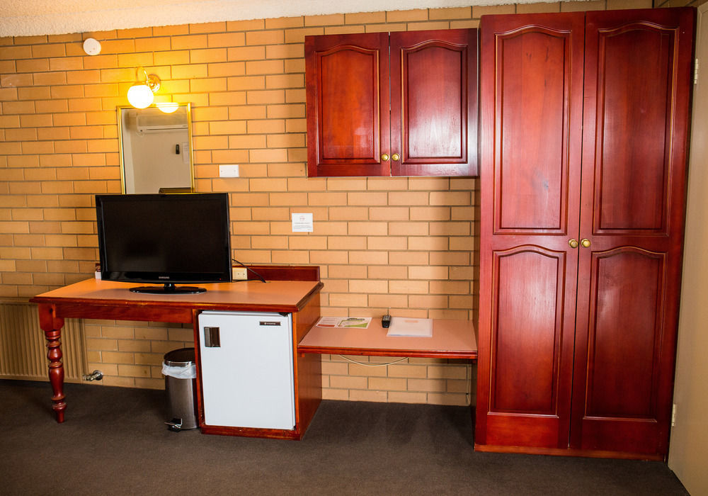Tumut Valley Motel Pet Friendly Buitenkant foto